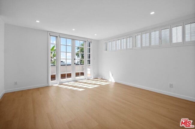 Building Photo - 9315 Lloydcrest Dr