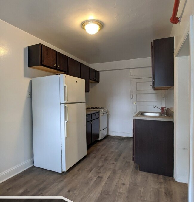 Building Photo - 3312 W Schubert Ave