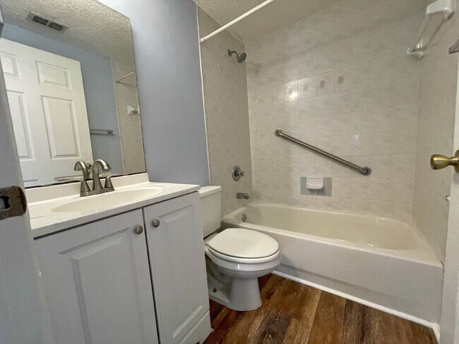 Building Photo - First floor 2BR/2BA Conquistador Condo