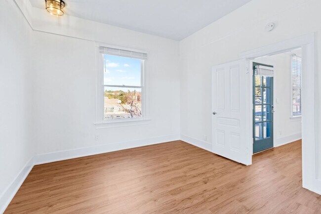 Building Photo - Downtown Napa 2 bdrm 1.5 Bath Home Availab...