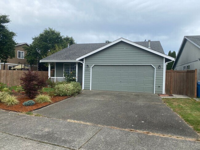 Primary Photo - Charming 3 bed + bonus, 2 bath rambler - M...