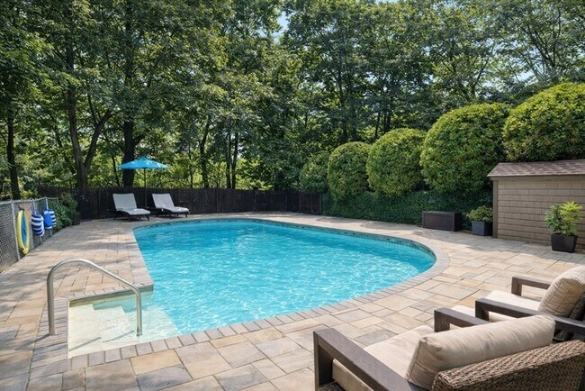 Building Photo - 10 Stonewood Dr