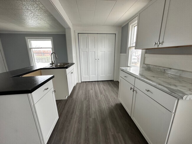 Building Photo - 809 Elk St