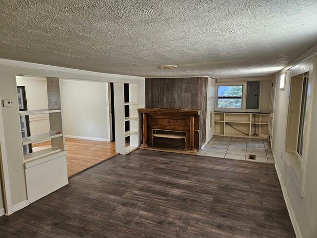 Building Photo - 2 Bedroom 2 Baths Ranch Home