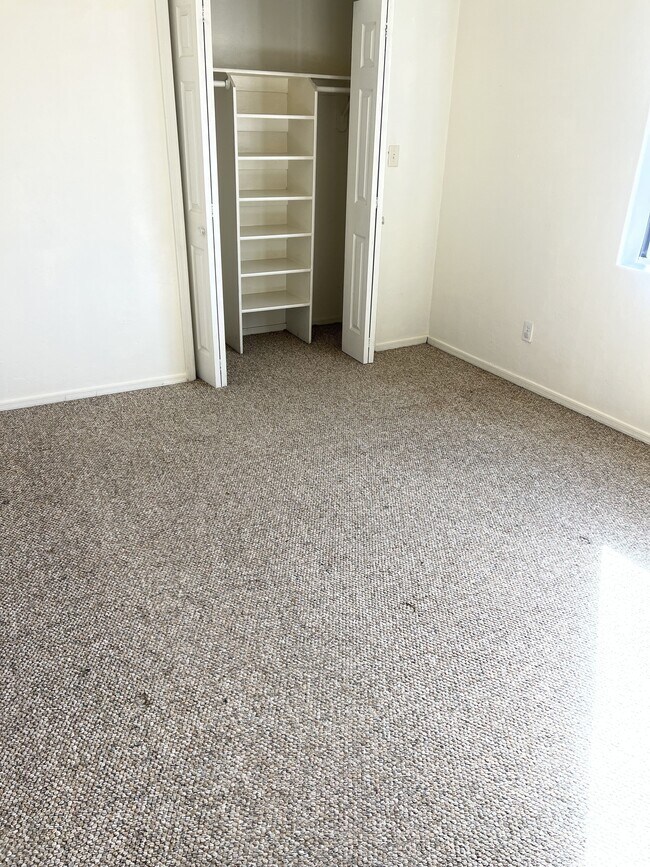 Building Photo - 422 Avenida Oriol