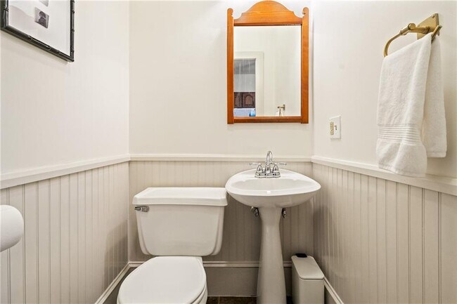 Building Photo - 14 Greenough Pl