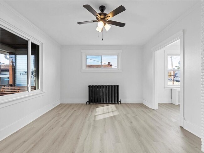 Building Photo - Updated 2 Bed, 1.5 Bath Home in Carrick For Rent – Move-In Ready