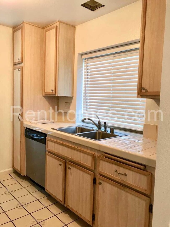 Building Photo - Mira Mesa, 10628 Dabney Dr #163, All Appli...
