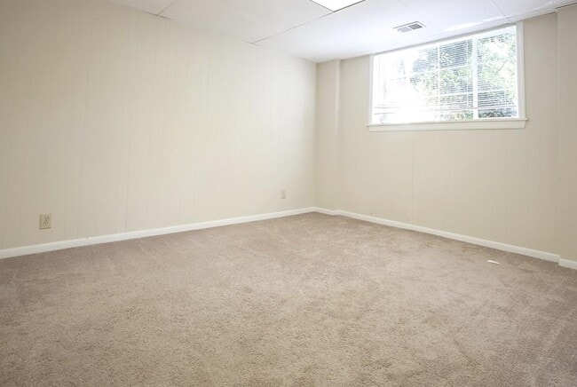 Building Photo - 1655 Ridgewood Dr NE