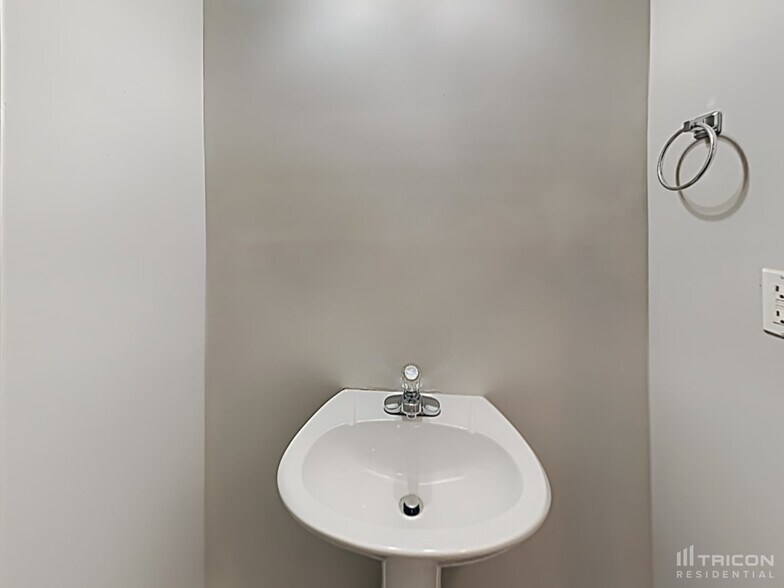 Building Photo - 441 Pondweed Dr