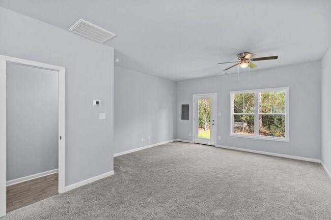 Building Photo - 132 Buckhorn Ave