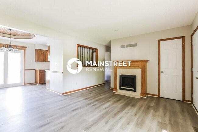Building Photo - 3 Bedroom Pet-Friendly Home in LEES SUMMIT, MO with Main Street Renewal