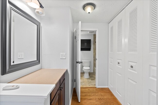 Building Photo - "Charming 2-Bed Townhouse with great upgra...
