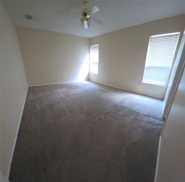Building Photo - 2820 Deer Ridge Dr