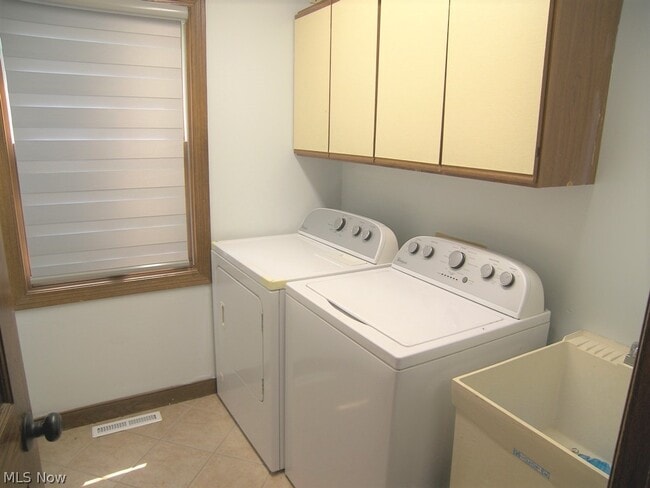 Building Photo - 32156 S Roundhead Dr