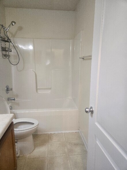 Building Photo - 101 Herrick Dr SW