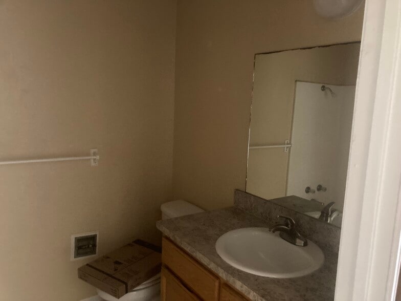 Building Photo - 528 Grapefruit Ave