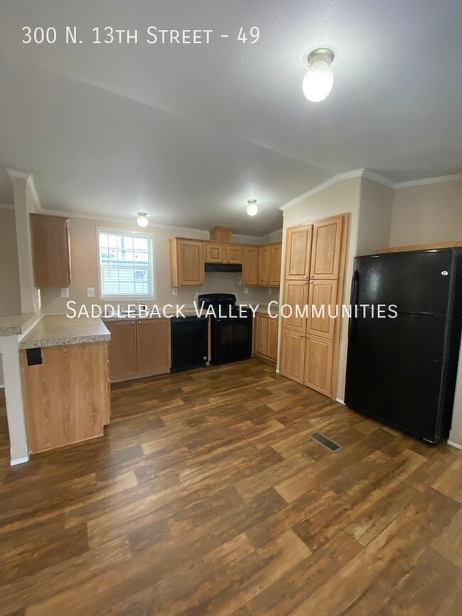 Primary Photo - 300 N 13th St