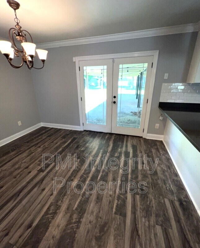 Building Photo - 7993 Greenlea Dr