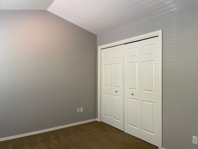 Building Photo - Beautiful and Well Maintained 2 Bed and 2....