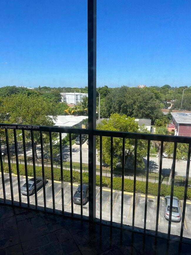 Building Photo - 16950 W Dixie Hwy