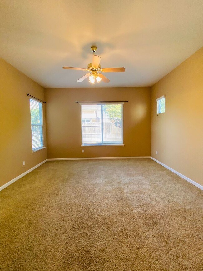 Building Photo - 9565 Stone Springs Dr