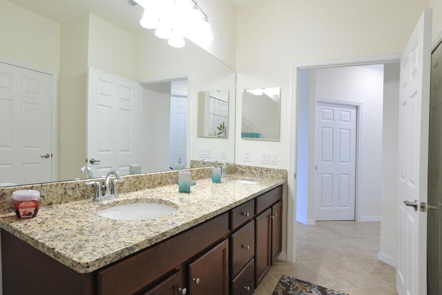 Building Photo - 17118 Vardon Ter