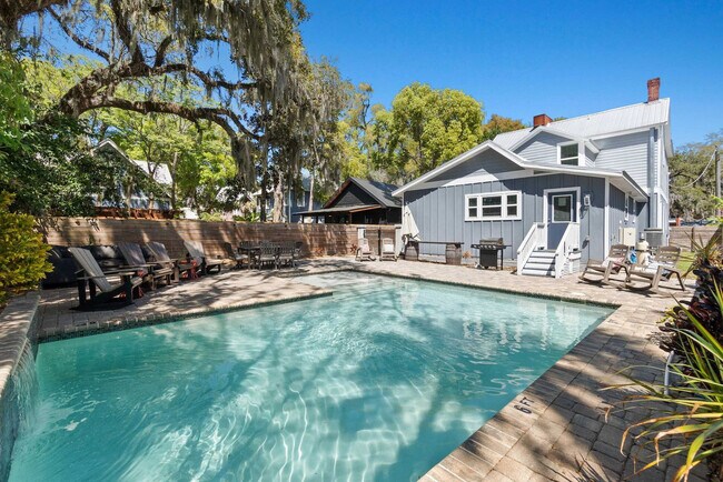 Building Photo - 76 Sanford St