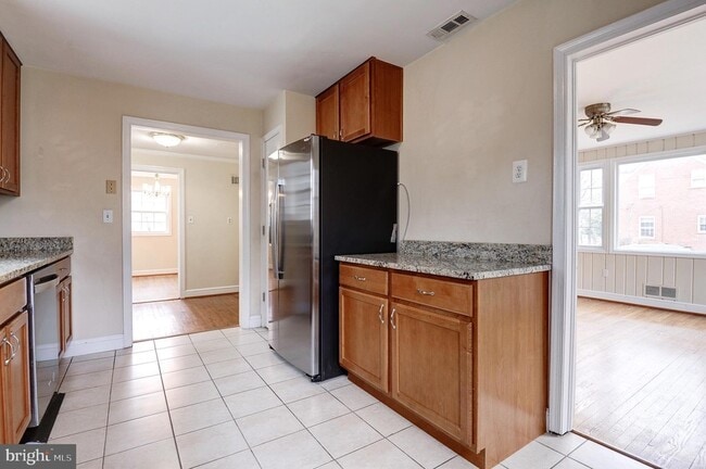 Building Photo - 1300 N Taylor St