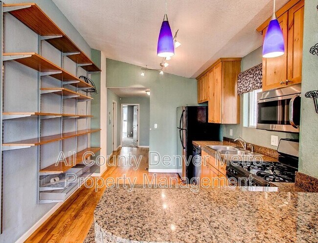 Building Photo - 849 Lipan St