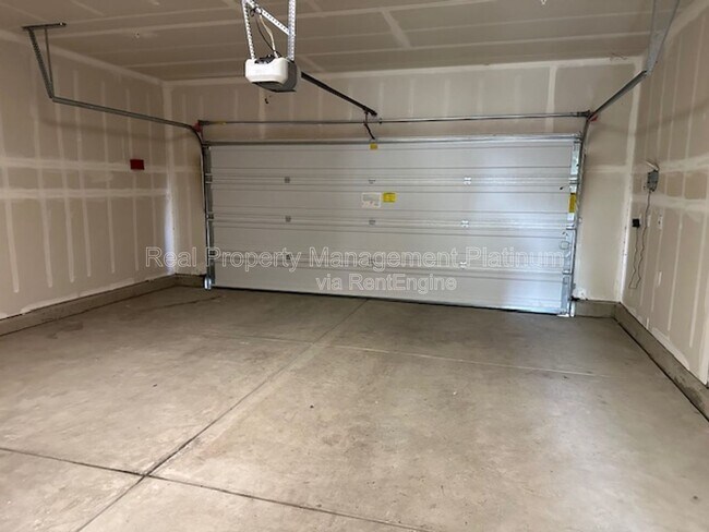 Building Photo - 7605 E Giavanna Ave