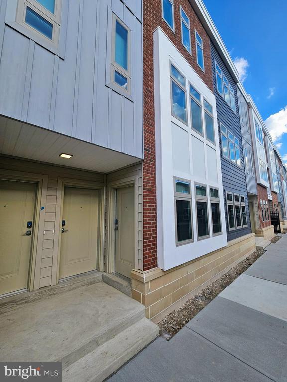 Primary Photo - 200 Hamilton Ave