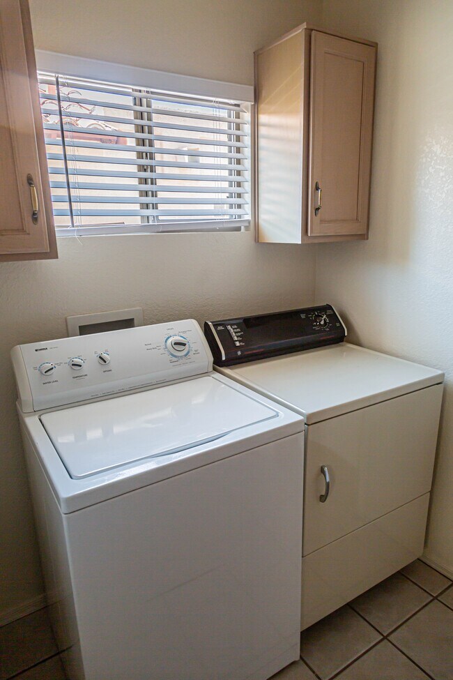 Building Photo - 11146 N Desert Flower Dr