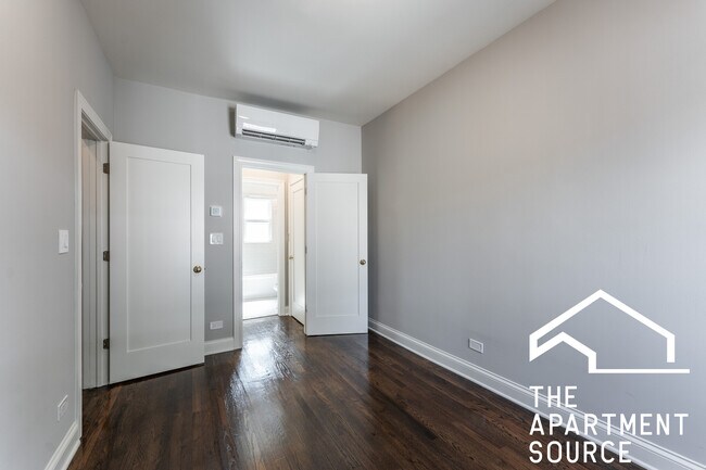 Building Photo - 4718 N Racine Ave