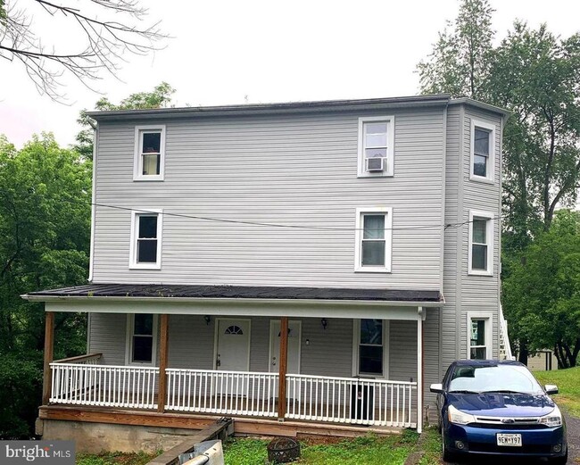 Primary Photo - 727 E D St