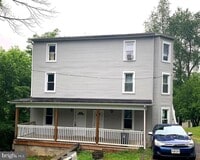 Building Photo - 727 E D St