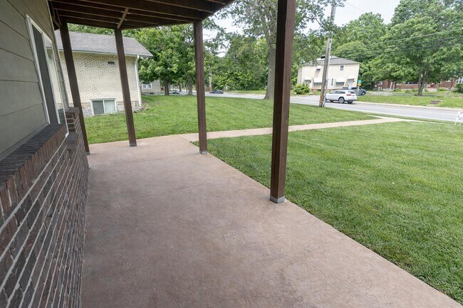 Building Photo - 1413 Paris Rd