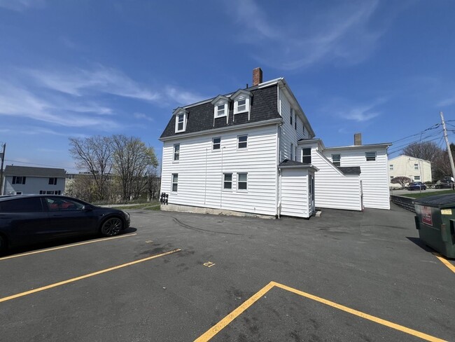 Building Photo - 795 N Underwood St