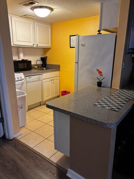Building Photo - 121 Oyster Bay Cir