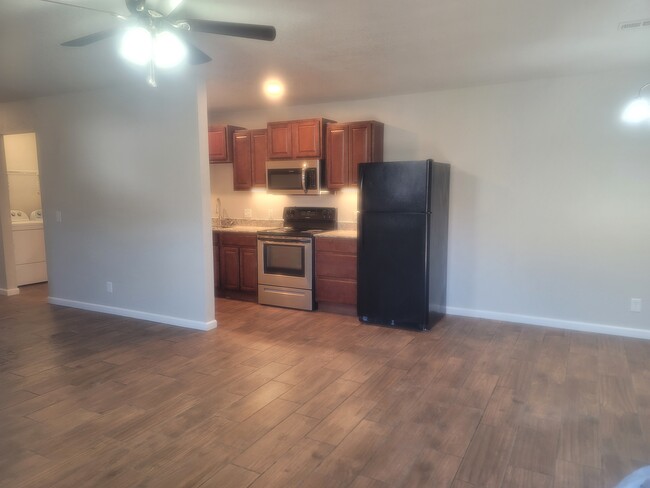 Living room into kitchen & dining - 2001 Sycamore Pl