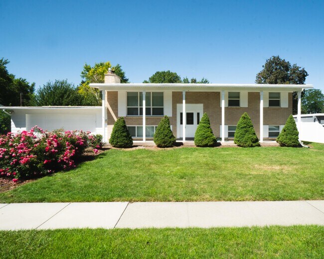 Building Photo - 5558 S Somerset Way