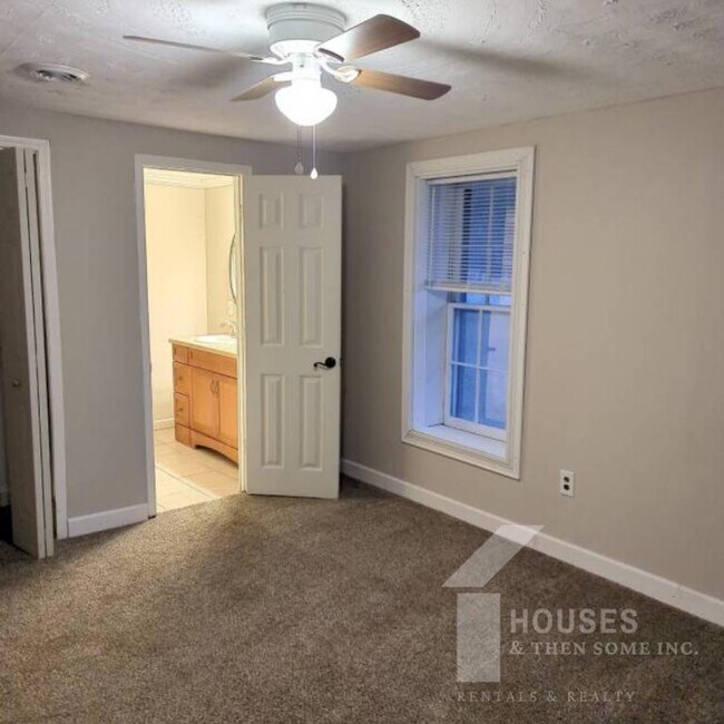 Building Photo - 443 Chastain Rd