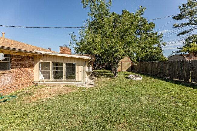 Building Photo - 4708 NW Cheryl Blvd