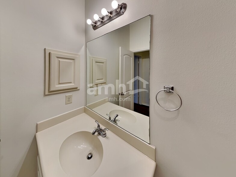 Building Photo - 1323 Laura Hills Ln