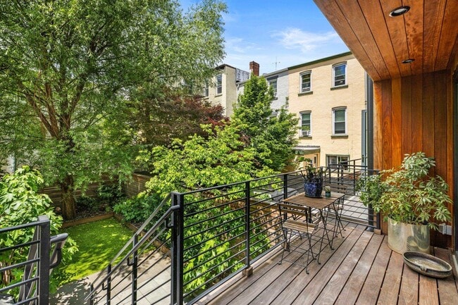 Building Photo - 634 Garden St