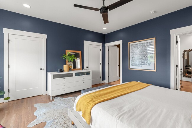 Building Photo - Stunning Rental In Charlotte Parkside
