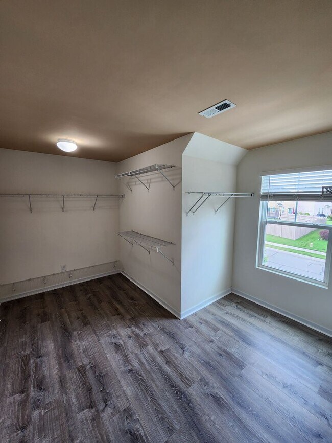 Building Photo - 1205 Willowcrest Rd