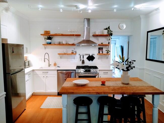 Modern Kitchen - 2112 E York St