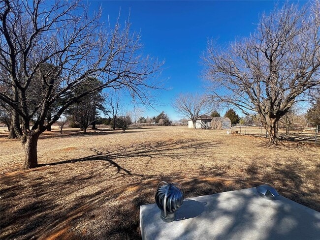 Building Photo - 819 Crystal Ln