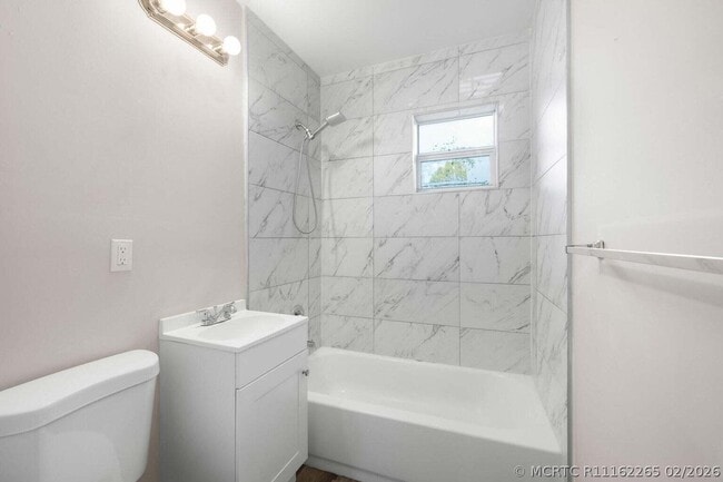 Building Photo - 403 50th St